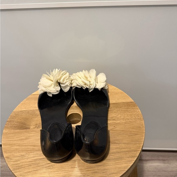 💸CLEARANCE 4 for $15💸 Black and Cream Women's Sandals - Picture 2 of 3